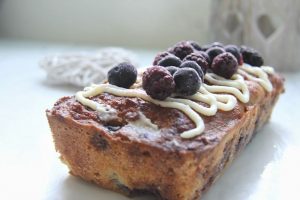 loaf cake with berries
