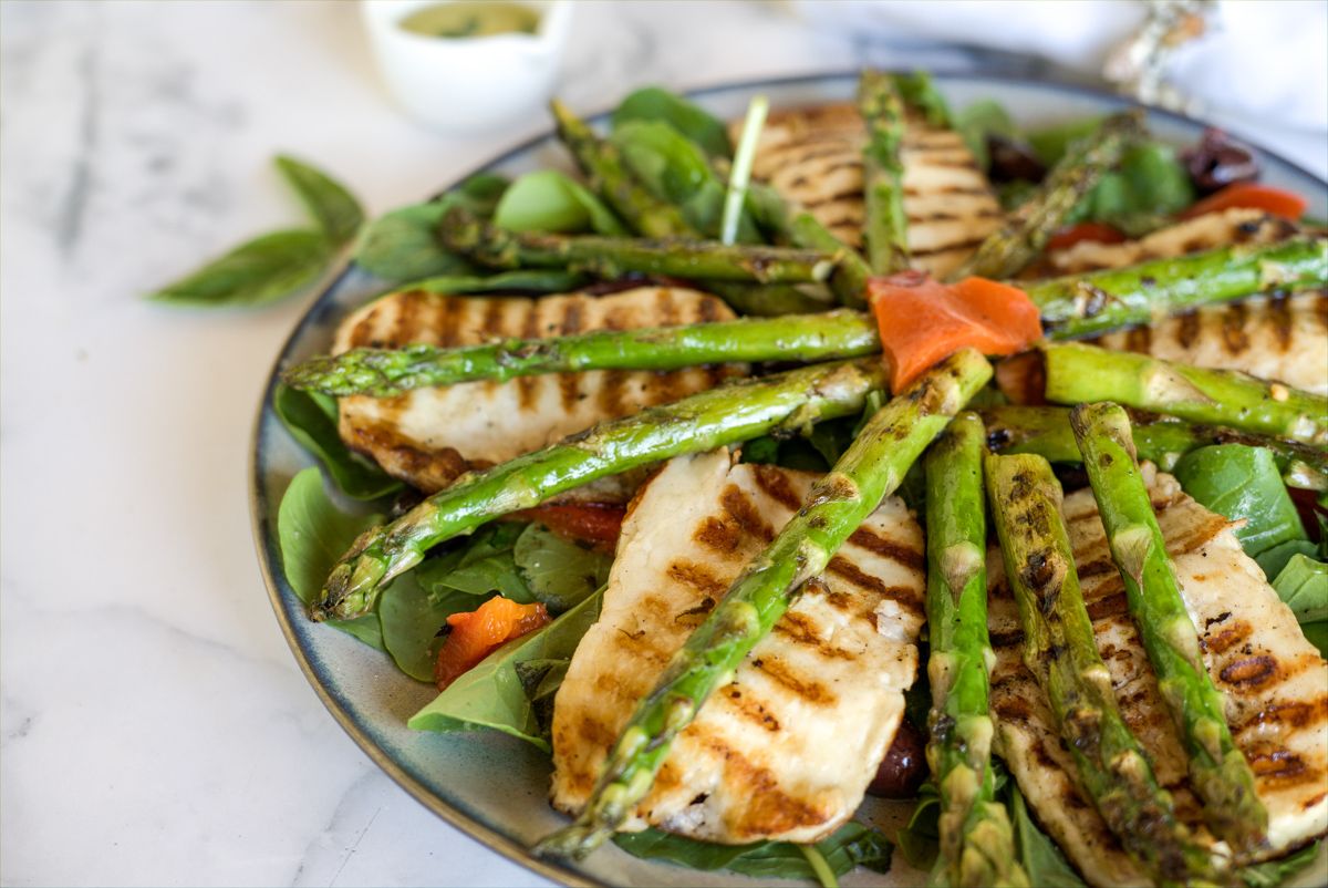 Halloumi Asparagus Salad - Keto & Low Carb Vegetarian Recipes
