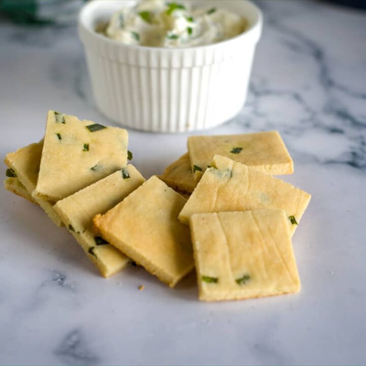 Keto Sour Cream Chive Crackers - Keto & Low Carb Vegetarian Recipes