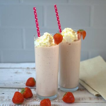 strawberry smoothie with straws