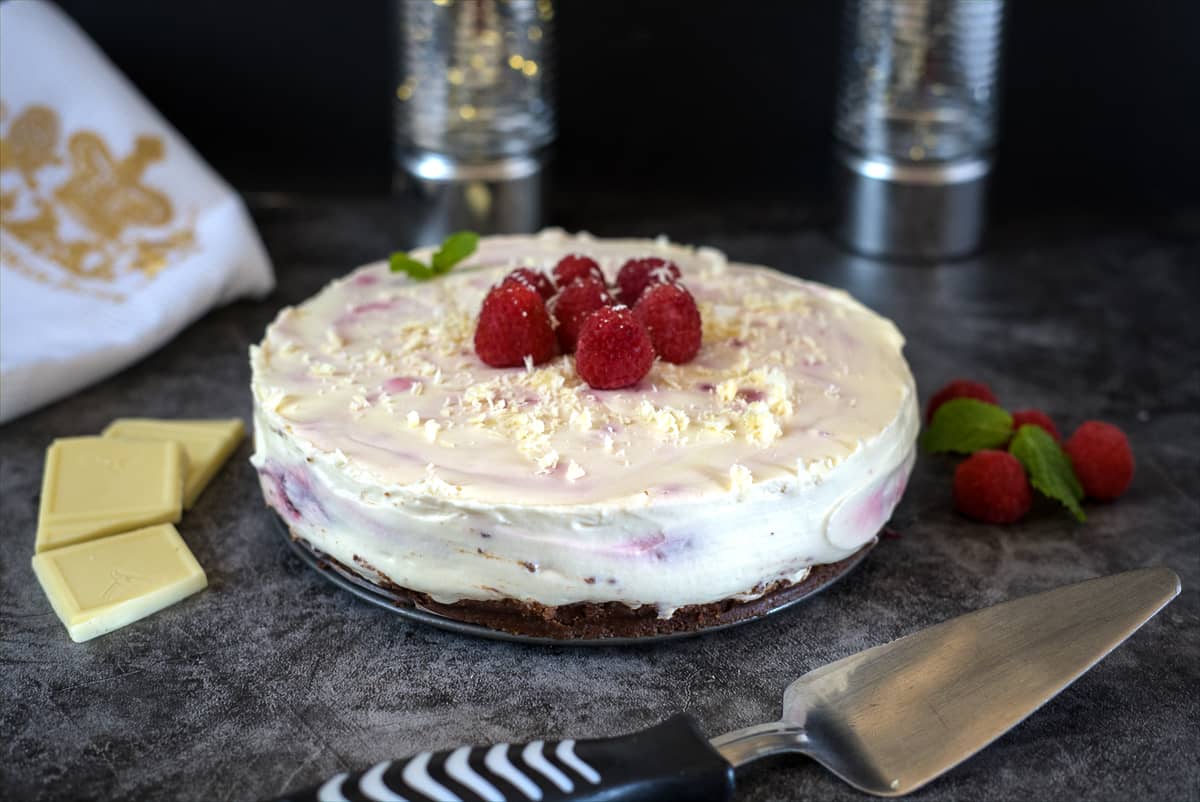 Keto White Chocolate Raspberry Cheesecake - Keto & Low Carb Vegetarian Recipes