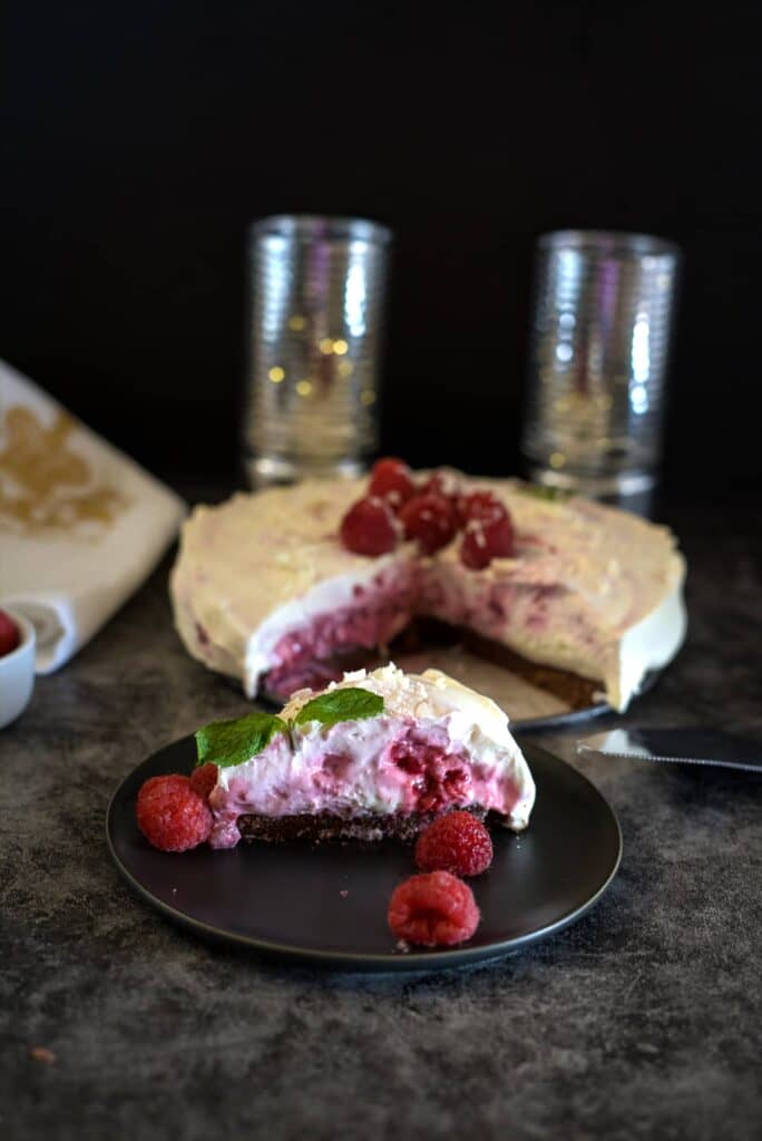 white chocolate cheesecake with raspberries