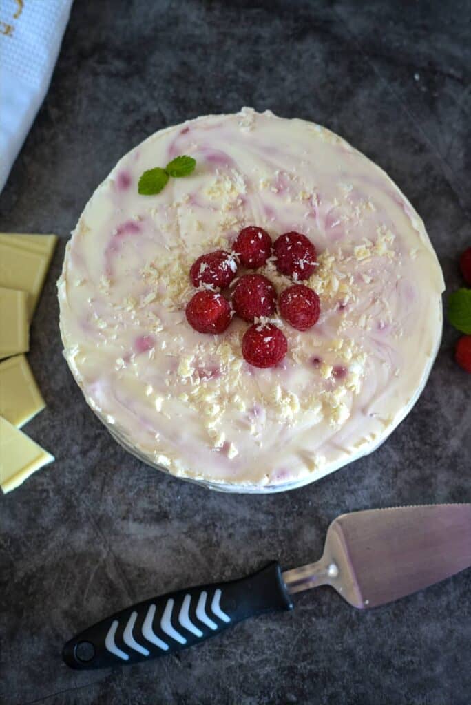 white chocolate cheesecake with raspberries