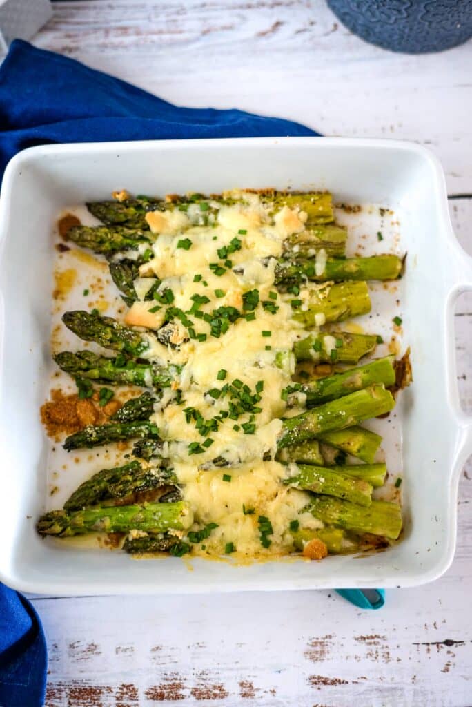 bakes asparagus with cheese and chives