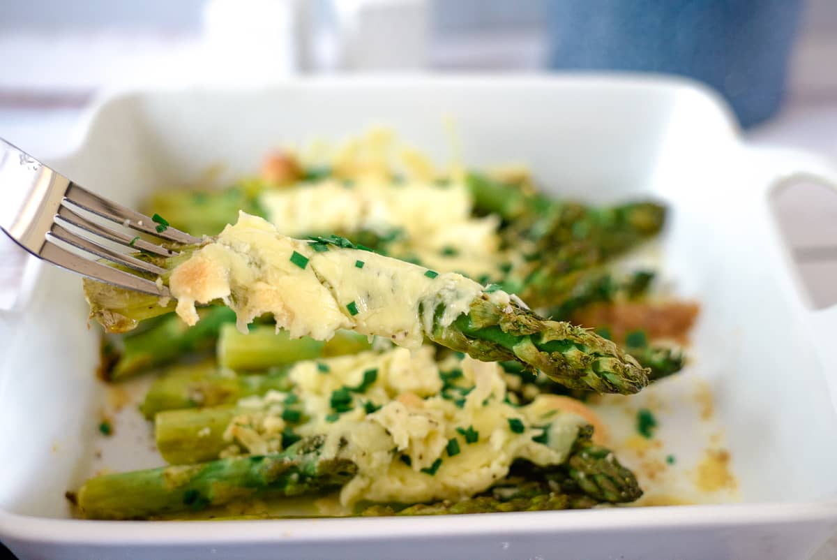 Cheesy Baked Asparagus - Keto & Low Carb Vegetarian Recipes