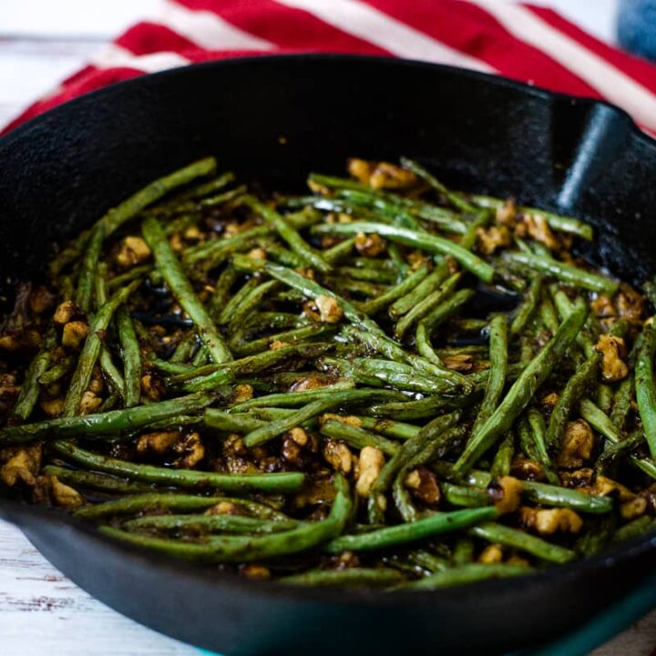 Green Beans with Walnuts - Keto & Low Carb Vegetarian Recipes