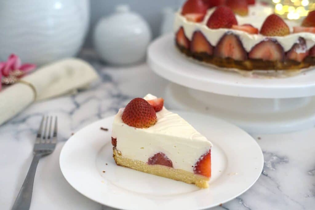 strawberry cheesecake slice