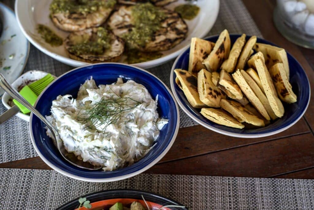 cucumber dip with flat bread pieces