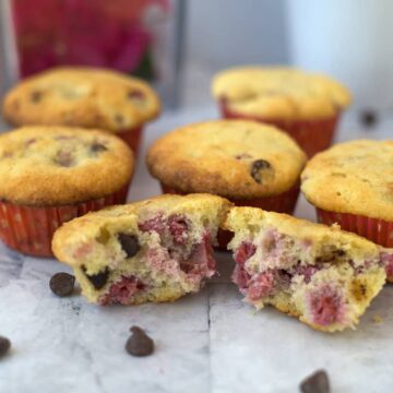 muffins with raspberries and chocolate chips