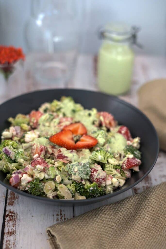 broccoli salad with strawberries and almonds