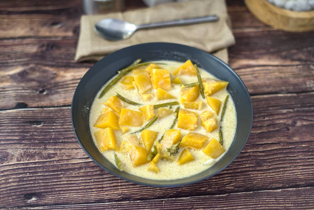Vegan Thai Pumpkin Curry - Keto & Low Carb Vegetarian Recipes