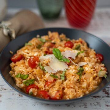 cauliflower rice risotto with tomatoes and basil