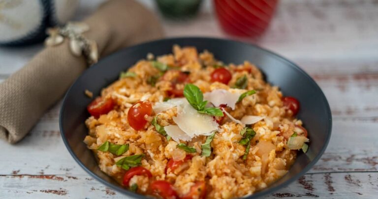 cauliflower rice risotto with tomatoes and basil