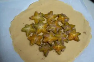 star fruit on pastry