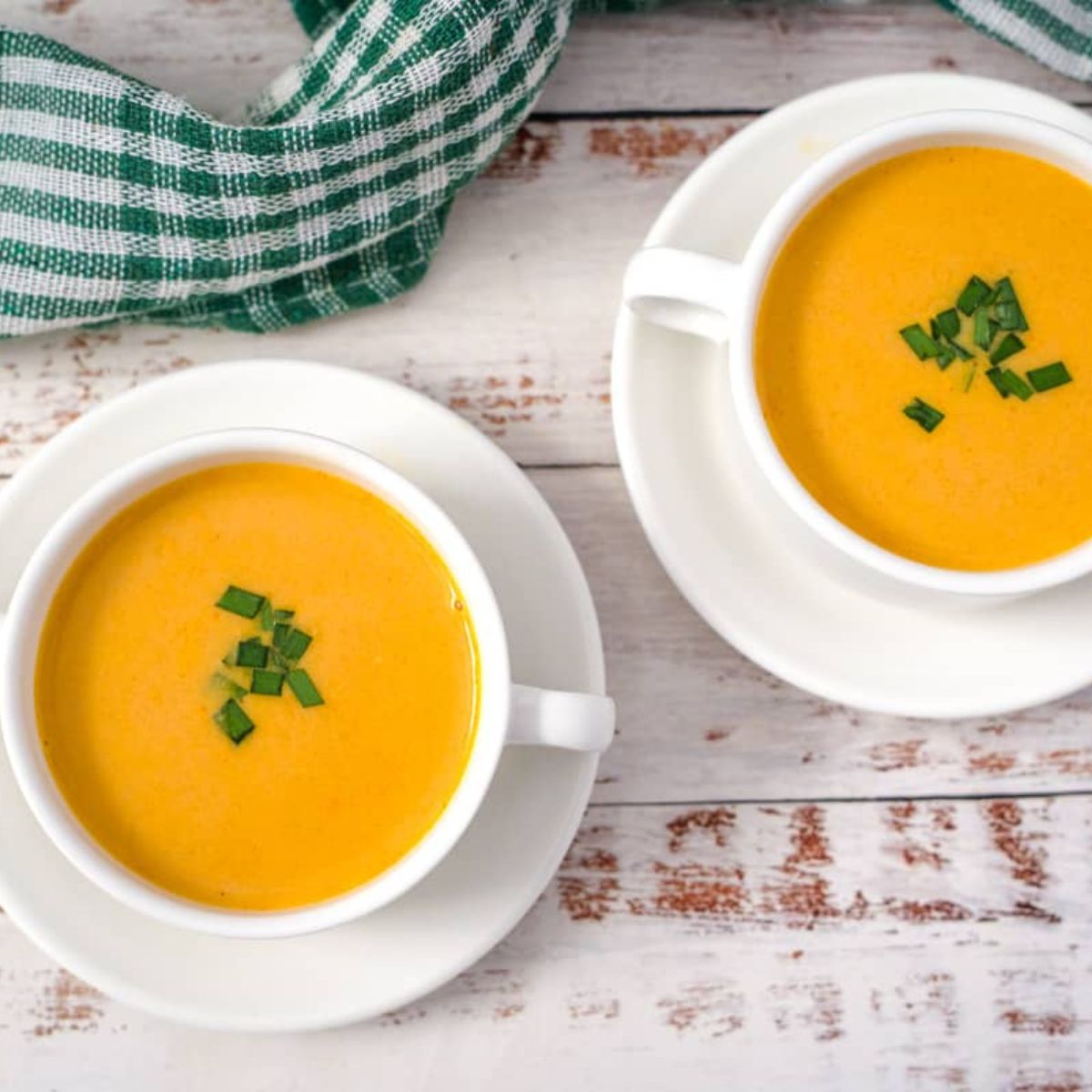 Vegan Keto Tomato Soup - Keto & Low Carb Vegetarian Recipes
