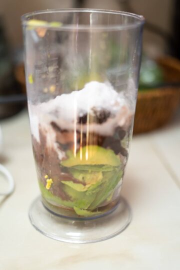 avocado chocolate pie filling in blender